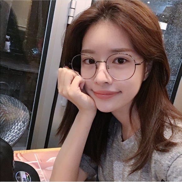 Meet your Posher, Elena - Picture 1 of 1